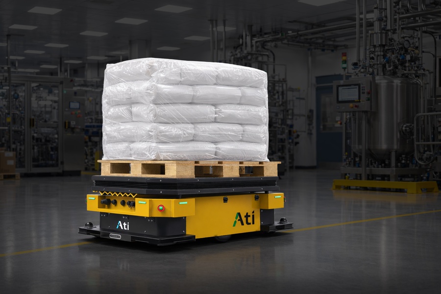 Robot Sherpa transportando tarima en planta farmacéutica