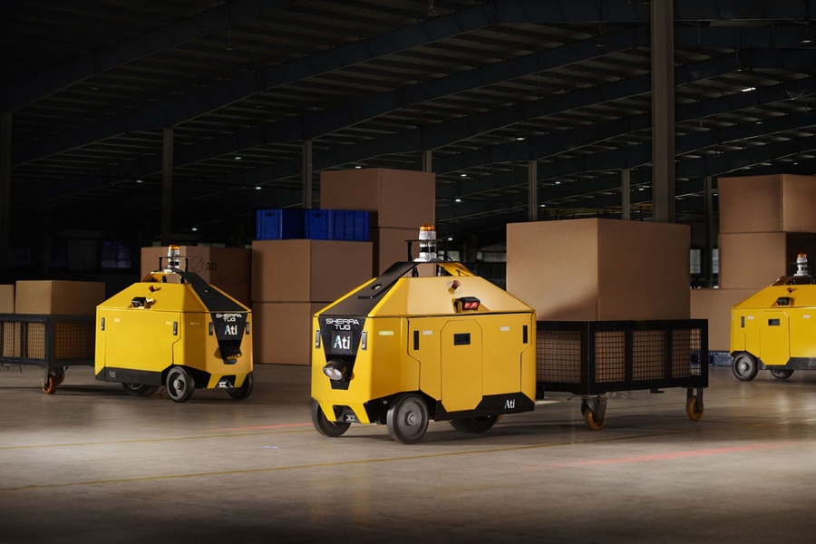 Robots Sherpa moviendo cajas en un almacén