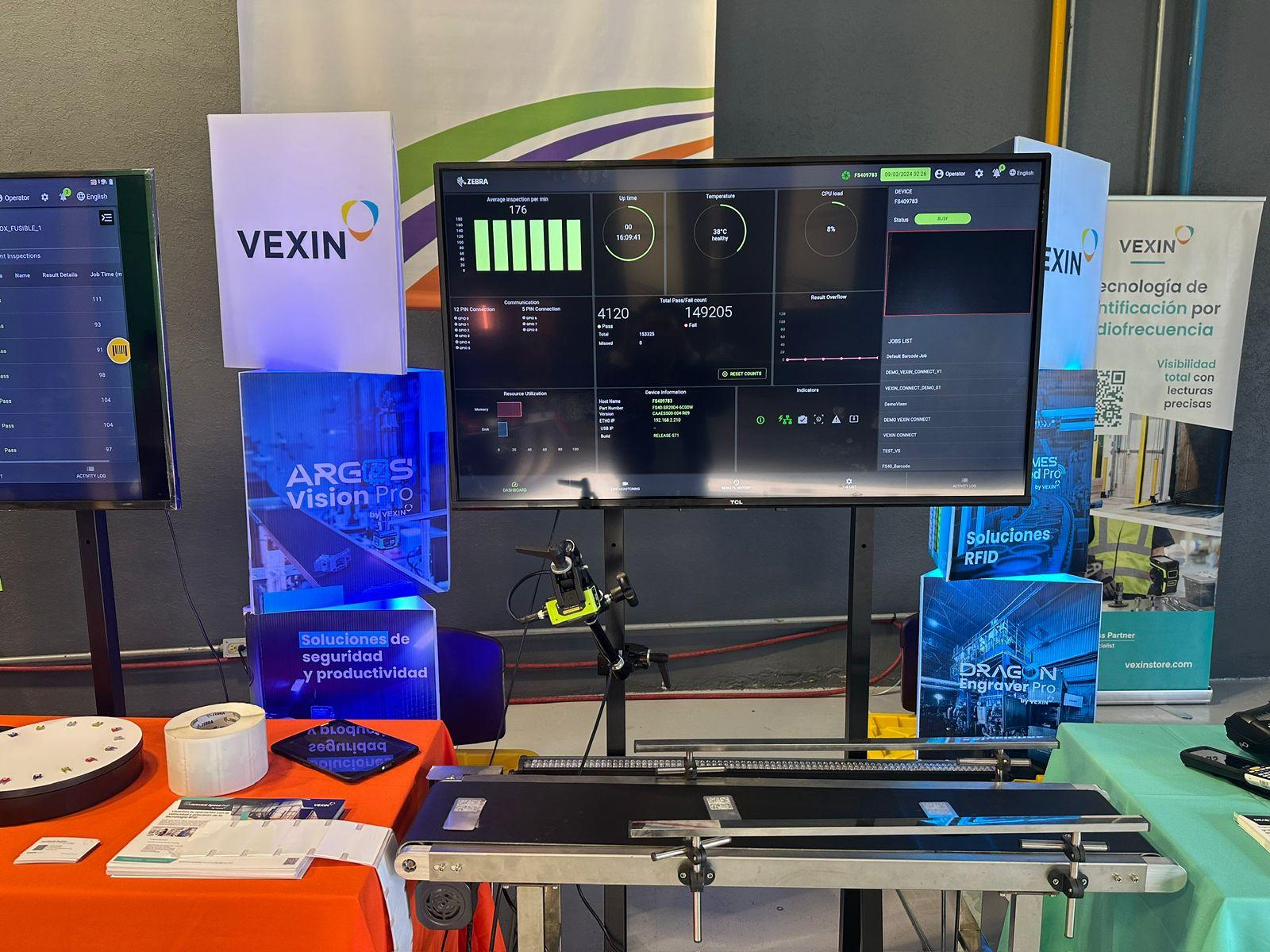 Equipo de planta recorriendo las estaciones de un Vexin TechDay